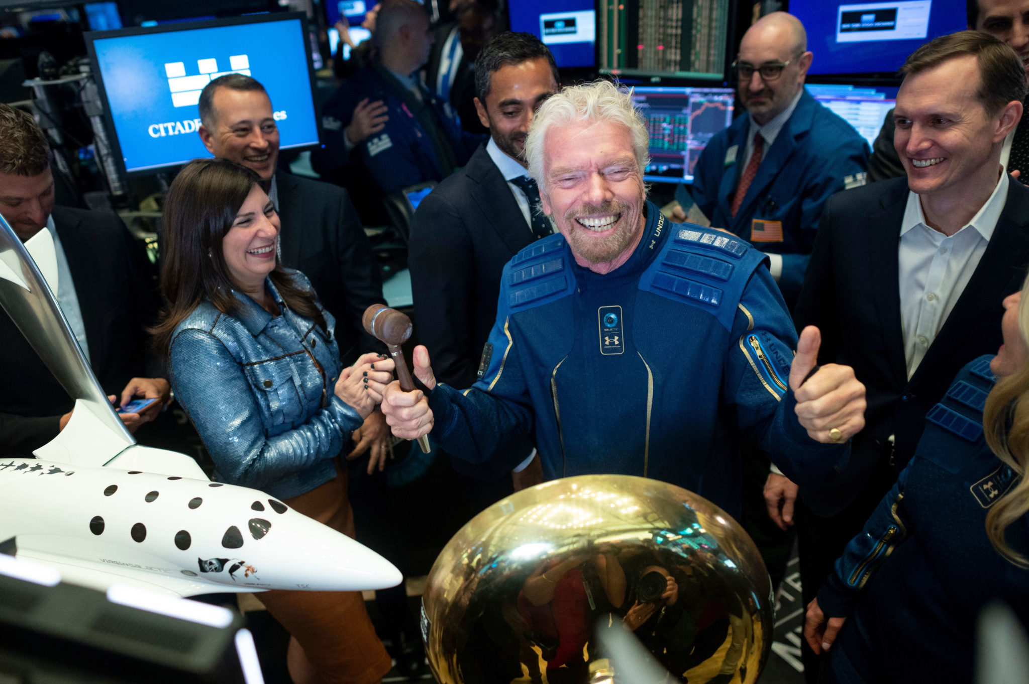 Richard Branson to sell up to $500 million in Virgin ...
